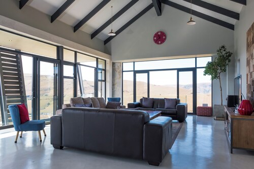 Peaceful 4-bedroom house On Highland Gate Golf & Trout Estate in Dullstroom