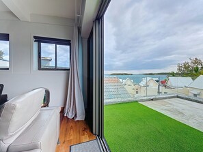 Àtic Deluxe, balcó, vistes al mar | Interior