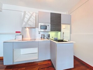 Cobertura luxo, sacada, vista para o mar | Cozinha privada