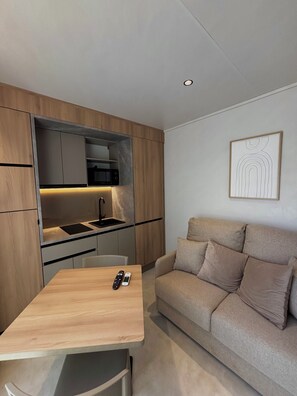 Living area - Romantic Tiny Suite & Jacuzzi in the Camargue (Arles)