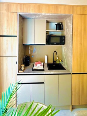 Private kitchen - Romantic Tiny Suite & Jacuzzi in the Camargue (Arles)