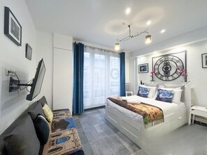 2 bedrooms, desk, iron/ironing board, free WiFi - 2BR Duplex Loft in Paris Passage du Ponceau (Paris)