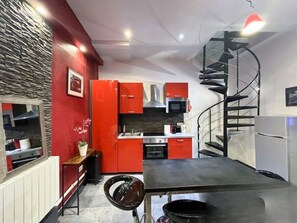 Fridge, microwave, oven, coffee/tea maker - 2BR Duplex Loft in Paris Passage du Ponceau (Paris)