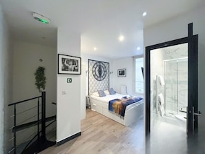 2 bedrooms, desk, iron/ironing board, free WiFi - 2BR Duplex Loft in Paris Passage du Ponceau (Paris)