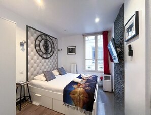 2 bedrooms, desk, iron/ironing board, free WiFi - 2BR Duplex Loft in Paris Passage du Ponceau (Paris)