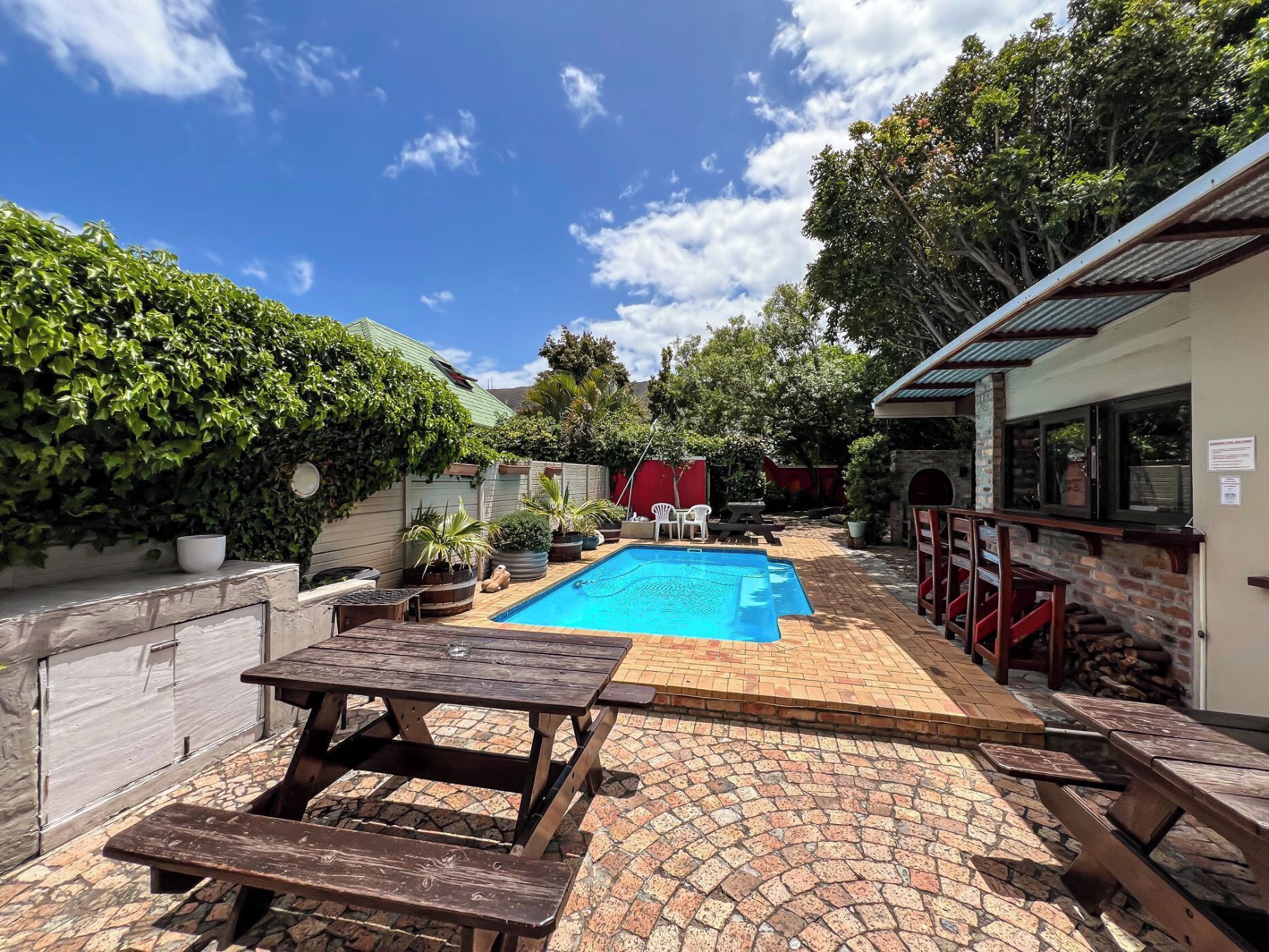 Kolam renang terbuka 