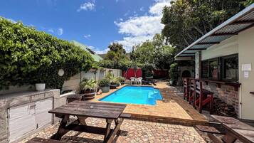 Kolam renang terbuka