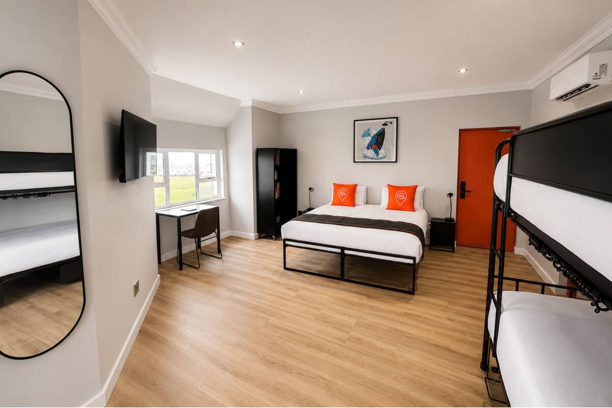 Standard Room | Iron/ironing board (on request), WiFi (free), bed sheets