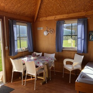Dining - Boerencamping Duinzoomhoeve - Hooiberghut Dina (Den Helder)