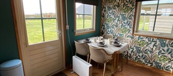 Boerencamping Duinzoomhoeve - Hooiberghut Eba