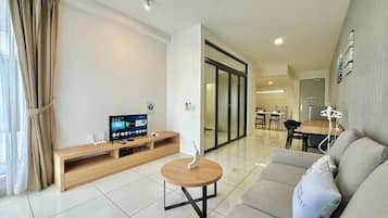 Superior Studio, 2 Single Beds, City View | Living area