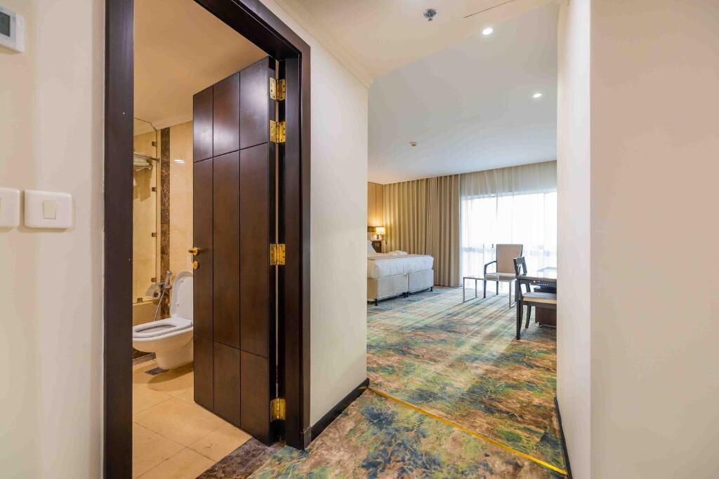 Soundproofing, free WiFi, bed sheets