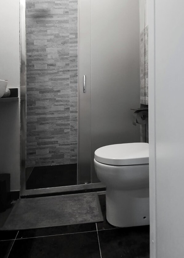 Hair dryer, towels, soap, toilet paper - Lovely Studio-Aquarium at 100m-free WI-FI-Smart TV (Genova)