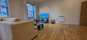 Living area - Modern apartment 5 in Town Centre (Ipswich)