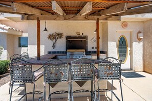 Terrace/patio - Breakwater Retreat | Pool, Spa, Game Room, Boat Parking (Lake Havasu City)