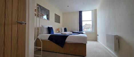 Iron/ironing board, WiFi, bed sheets