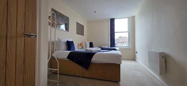 Iron/ironing board, WiFi, bed sheets