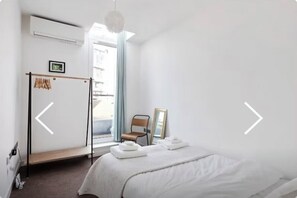 Blackout curtains, iron/ironing board, free WiFi - Stunning 1 bed apt at KingsX Farringdon (London)