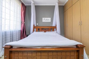 3 habitaciones, tabla de planchar con plancha, wifi y ropa de cama 