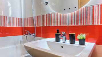 Apartment, City View | Bathroom | Free toiletries, hair dryer, slippers, towels