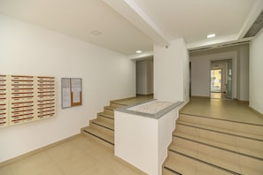 Interior - MoHost Urban - Apt with Stunning view (Jibert)