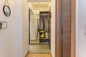 Interior - MoHost Urban - Apt with Stunning view (Jibert)