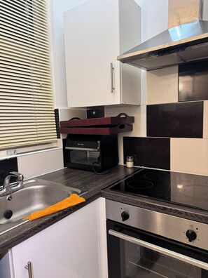 Interior - Modern 1-bedroom Flat in Trendy Leytonstone (London)