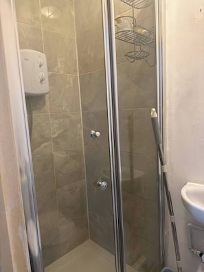 Apartment, 1 Bedroom | Bathroom - Modern 1-bedroom Flat in Trendy Leytonstone (London)
