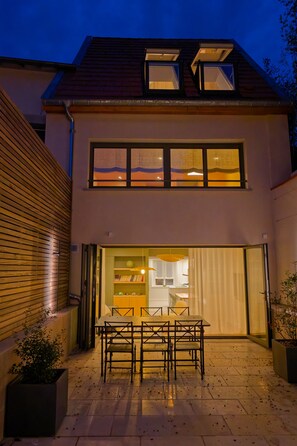 Outdoor dining - 5* House with Private Spa - 3 suites - near Nancy - 6 pers (Dommartemont)