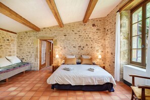 Iron/ironing board, WiFi, bed sheets - Charming Cottage in Biron (Biron)