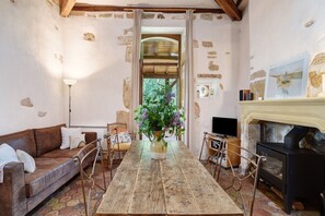 TV, table tennis - Charming Cottage in Biron (Biron)