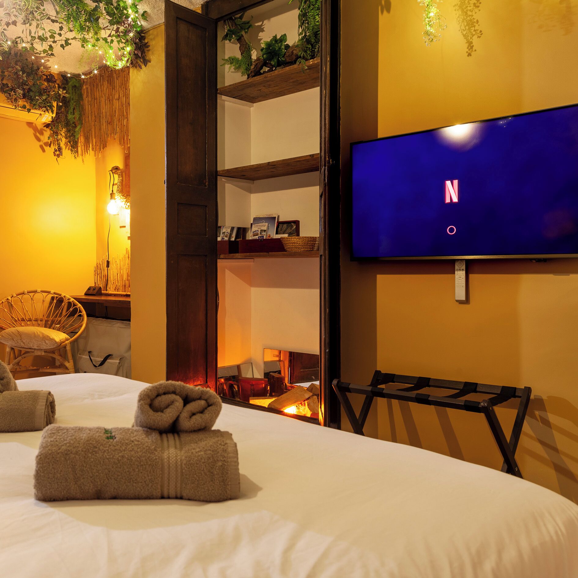 Iron/ironing board, WiFi, bed sheets