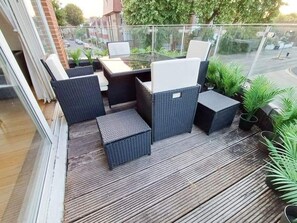 Outdoor dining - Clapham Central Penthouse (London)