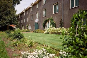 Standard Twin Room | Property grounds - Landgoed Ehzerwold (Almen)