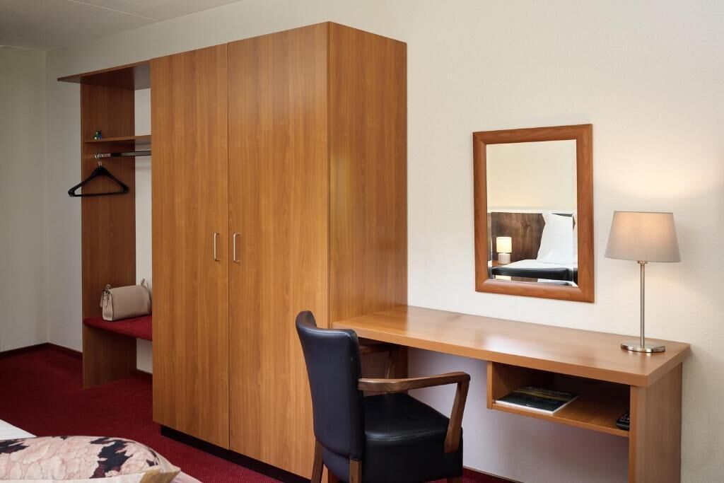 Habitación estándar con 2 camas individuales | Wifi gratis y accesible en silla de ruedas