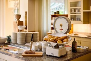 Free daily buffet breakfast