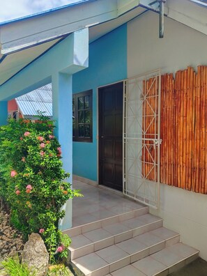 Exterior detail - Friends Retreat Guesthouse - Private Rooms Near Phuket Airport (Thalang District)