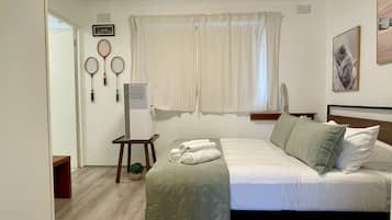 Iron/ironing board, WiFi, bed sheets