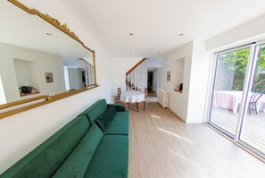 TV - Cosy bed and breakfast downtown Avranches (Avranches)