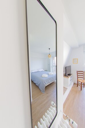 1 bedroom, desk, iron/ironing board, free WiFi - Cosy bed and breakfast downtown Avranches (Avranches)