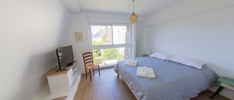 1 bedroom, desk, iron/ironing board, free WiFi