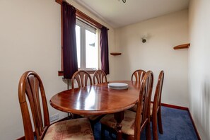 Dining - Tom Morris Drive (No 27) (St Andrews)