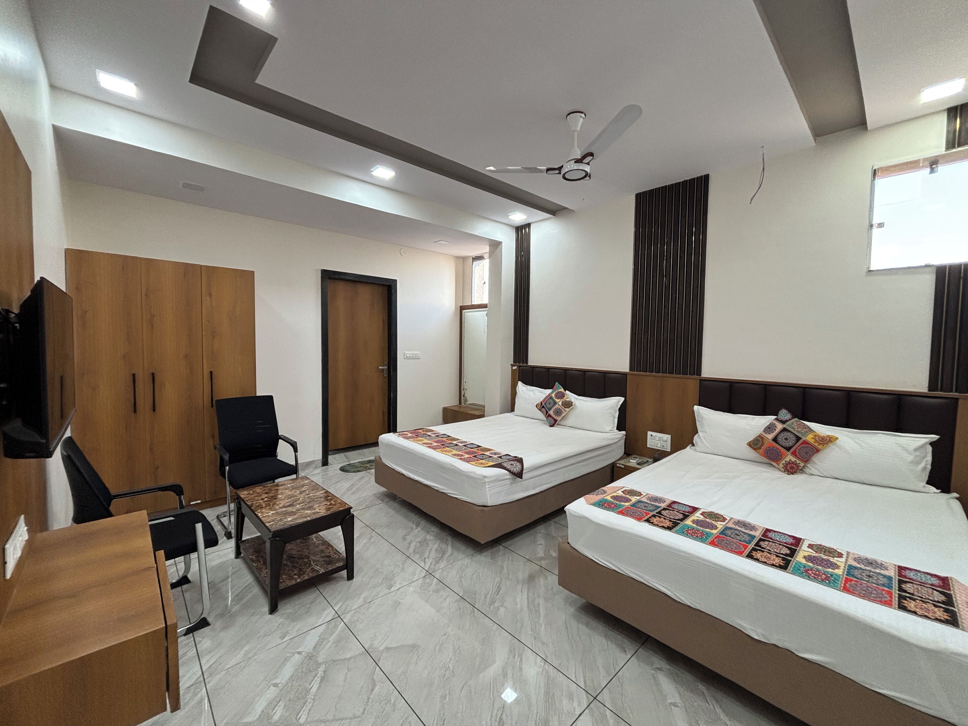 高级双人房 | 笔记本电脑工作区、免费 WiFi