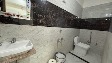 Dobbeltrom – superior | Bad | Dusj, håndklær, såpe og sjampo