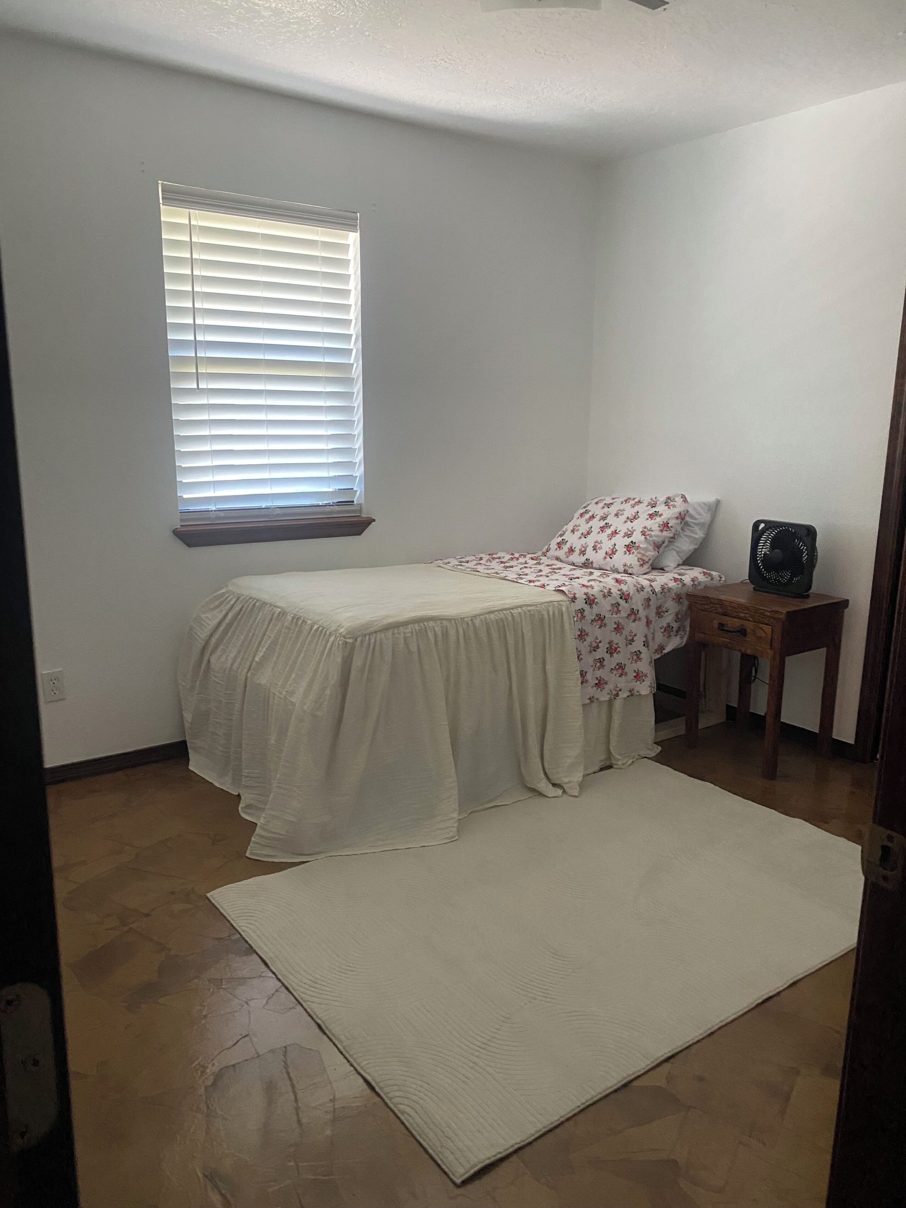 3 quartos, ferros/tábuas de passar roupa, Wi-Fi, roupa de cama