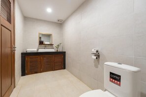 Shower, free toiletries, hair dryer, slippers - Stay Siem Reap (Siem Reap)