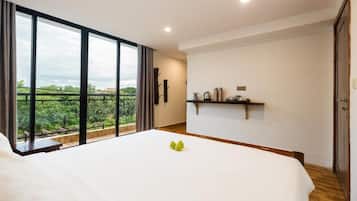 Pillowtop beds, in-room safe, desk, iron/ironing board