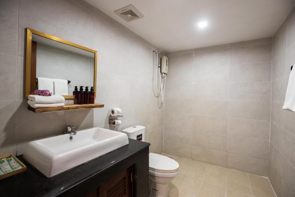 Superior Double Room | Bilik Mandi | Pancuran mandi, kelengkapan dandanan diri percuma, pengering rambut 