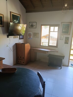Interior - Cozy house 10 minutes walking distance from Campeche beach. (Florianópolis)