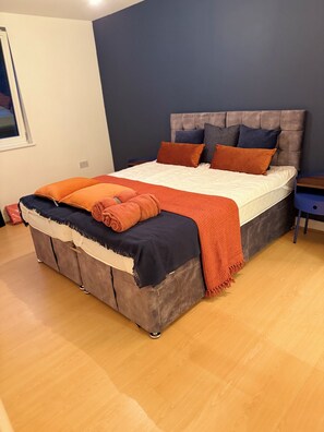 2 bedrooms, iron/ironing board, Internet, bed sheets - Stunning & Colourful Flat Central London Zone 1 (London)